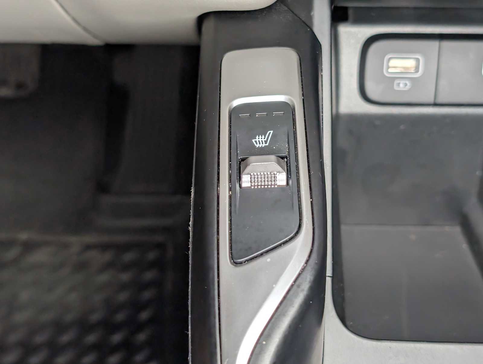 Certified 2023 Kia Sorento EX image 31