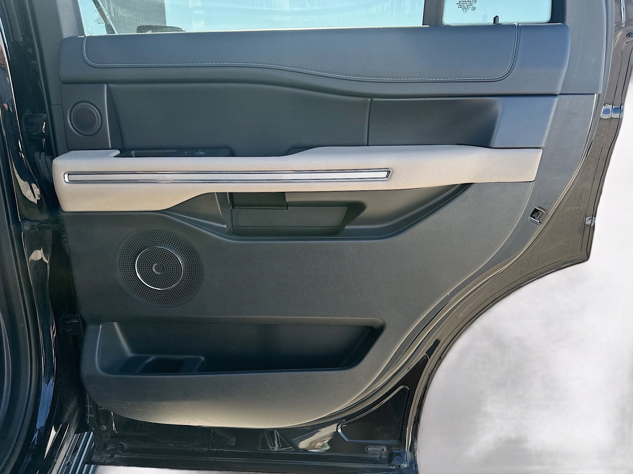 Used 2024 Ford Expedition Limited image 33