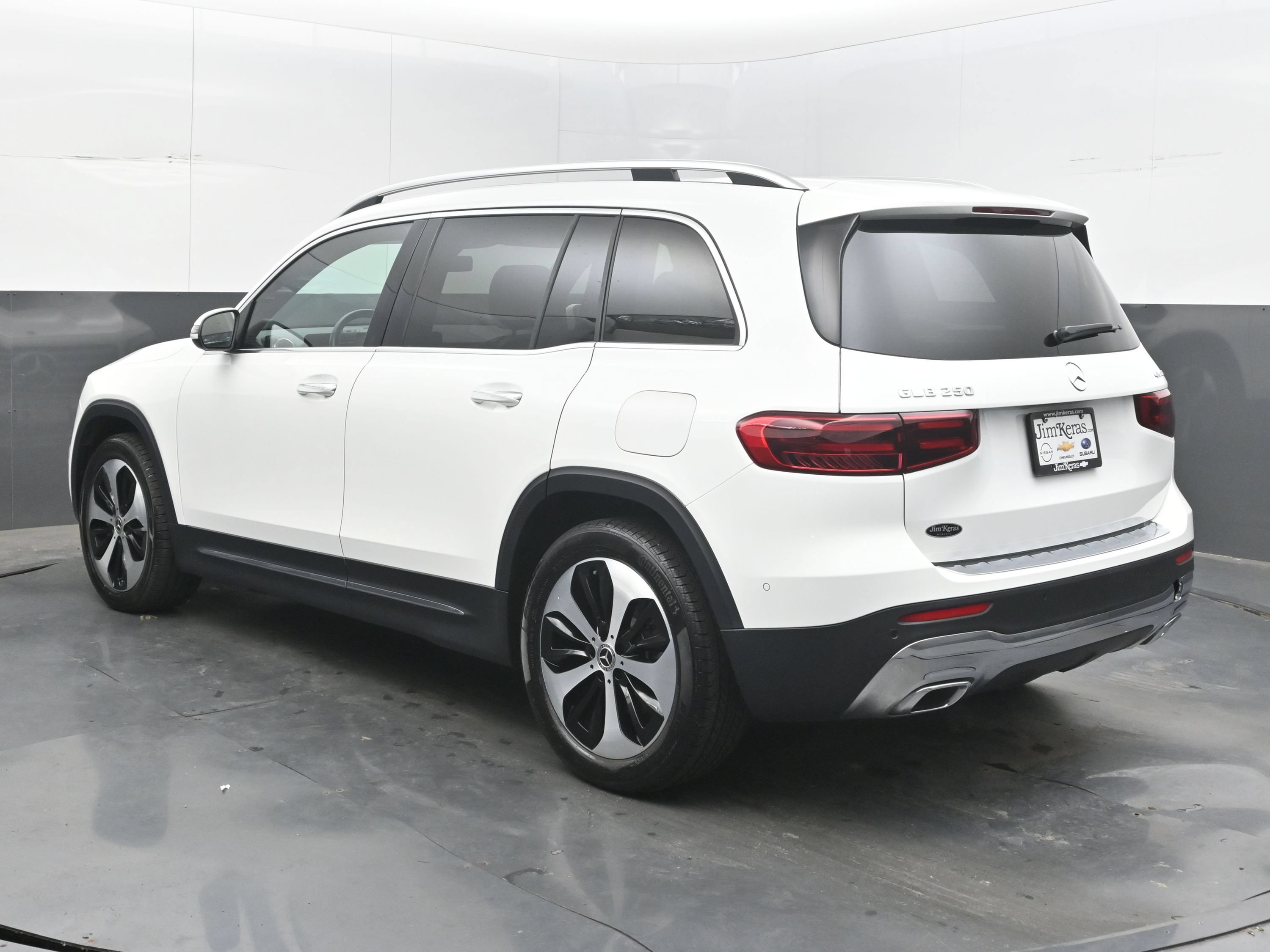 Used 2025 Mercedes-Benz GLB 250 4MATIC image 8