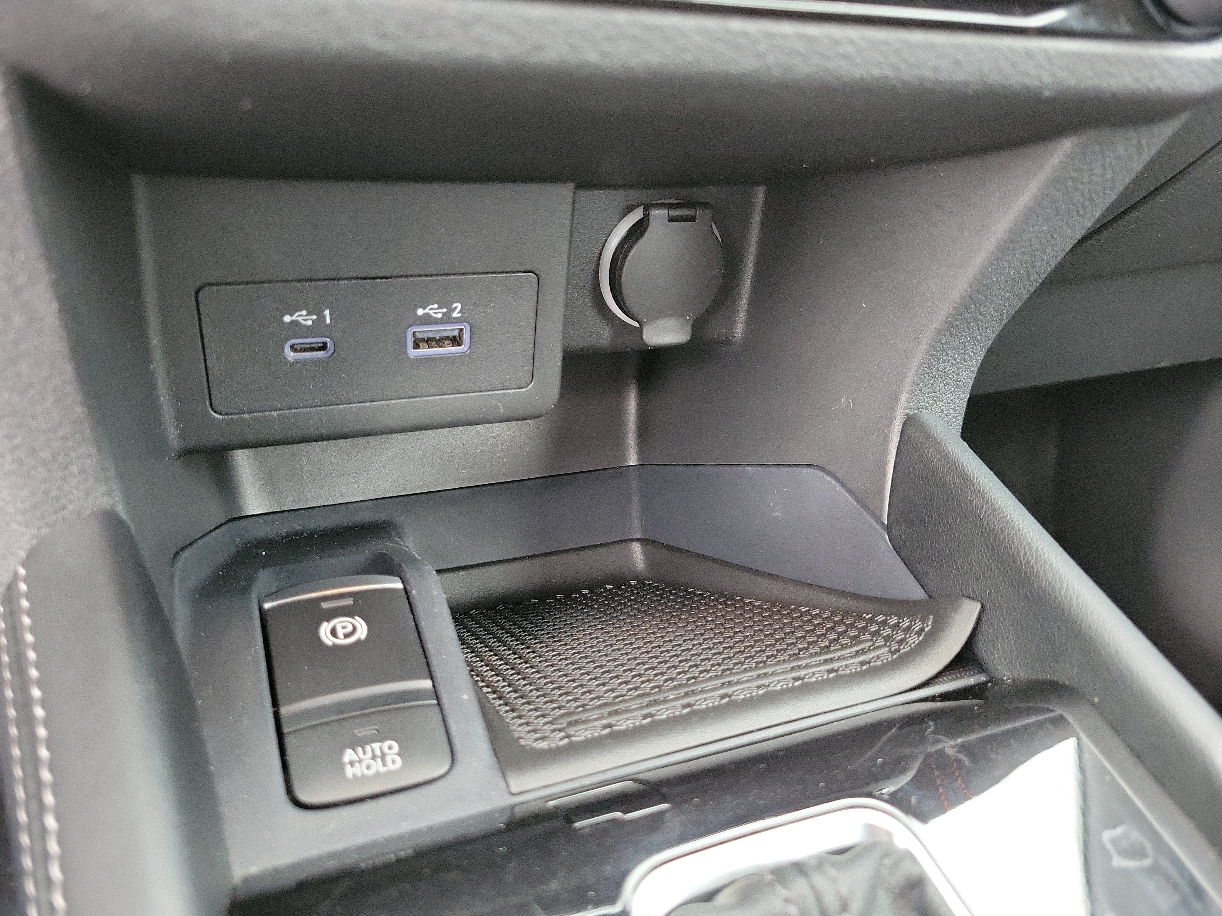 Used 2024 Nissan Kicks SR w/ SR Premium Package FWD image 23