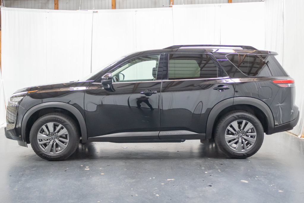 Used 2024 Nissan Pathfinder SV AWD/4WD image 5