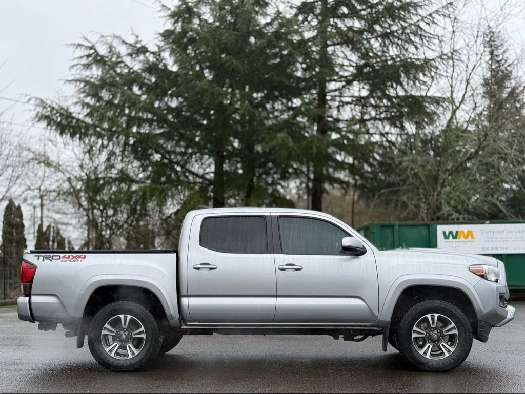 Used 2018 Toyota Tacoma TRD Sport w/ Technology Package image 6