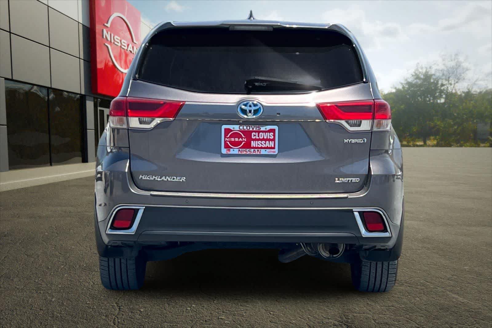 Used 2017 Toyota Highlander Limited w/ Carpet Mat Package AWD/4WD image 8