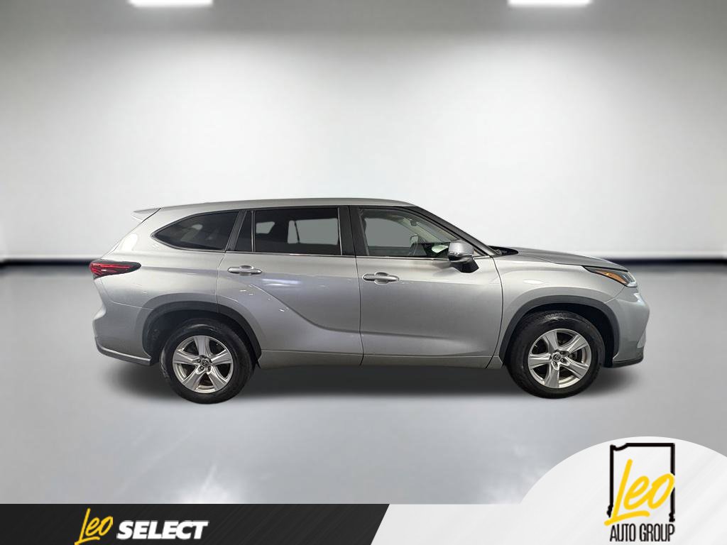 Used 2023 Toyota Highlander LE FWD image 6