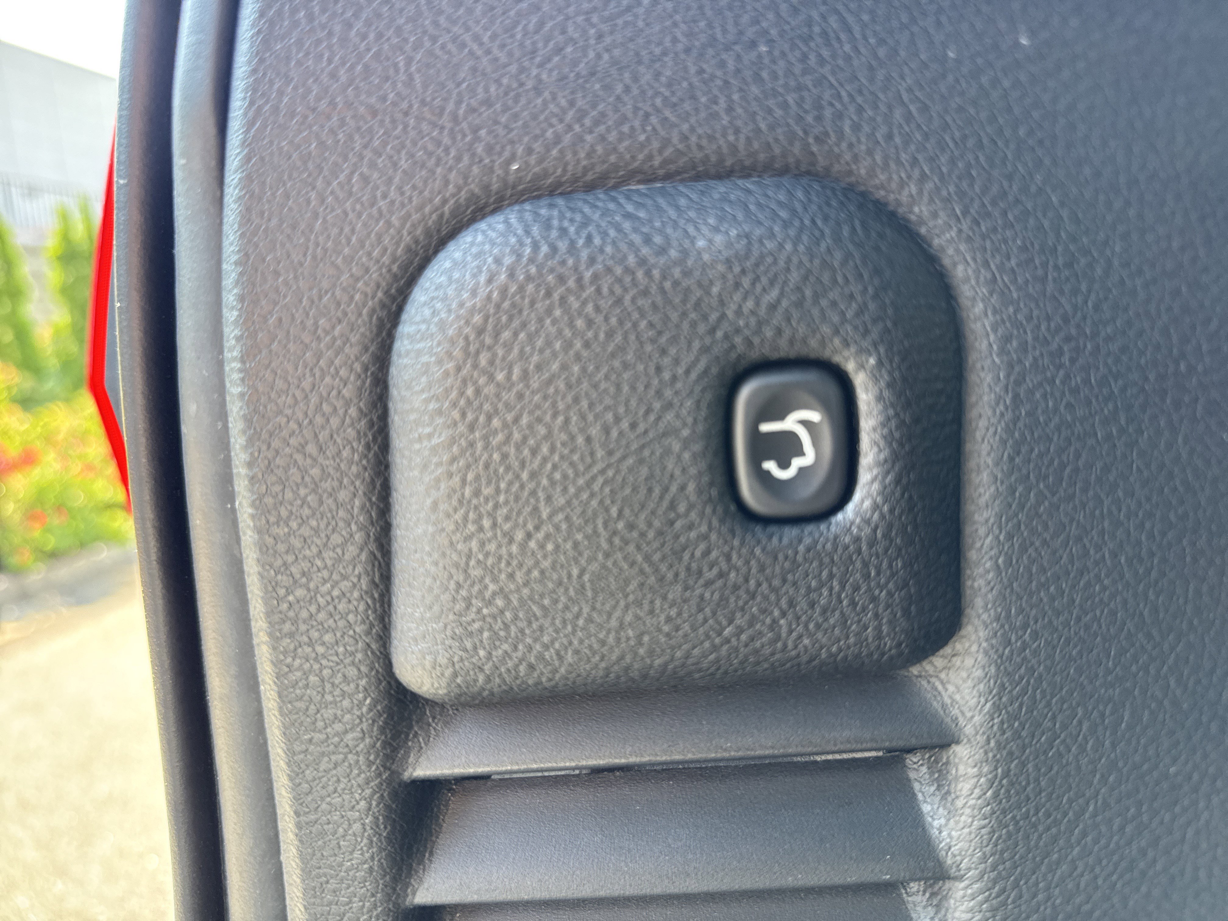 Used 2018 Jeep Grand Cherokee Altitude AWD/4WD image 32