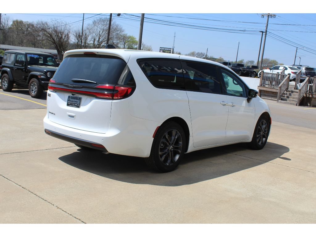 New 2026 Chrysler Pacifica Select FWD image 5