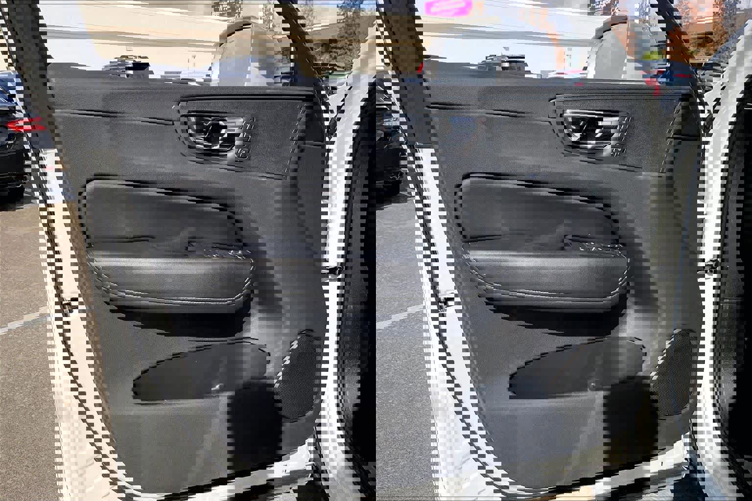 Used 2018 Volvo XC60 T5 R-Design w/ Convenience Package image 19