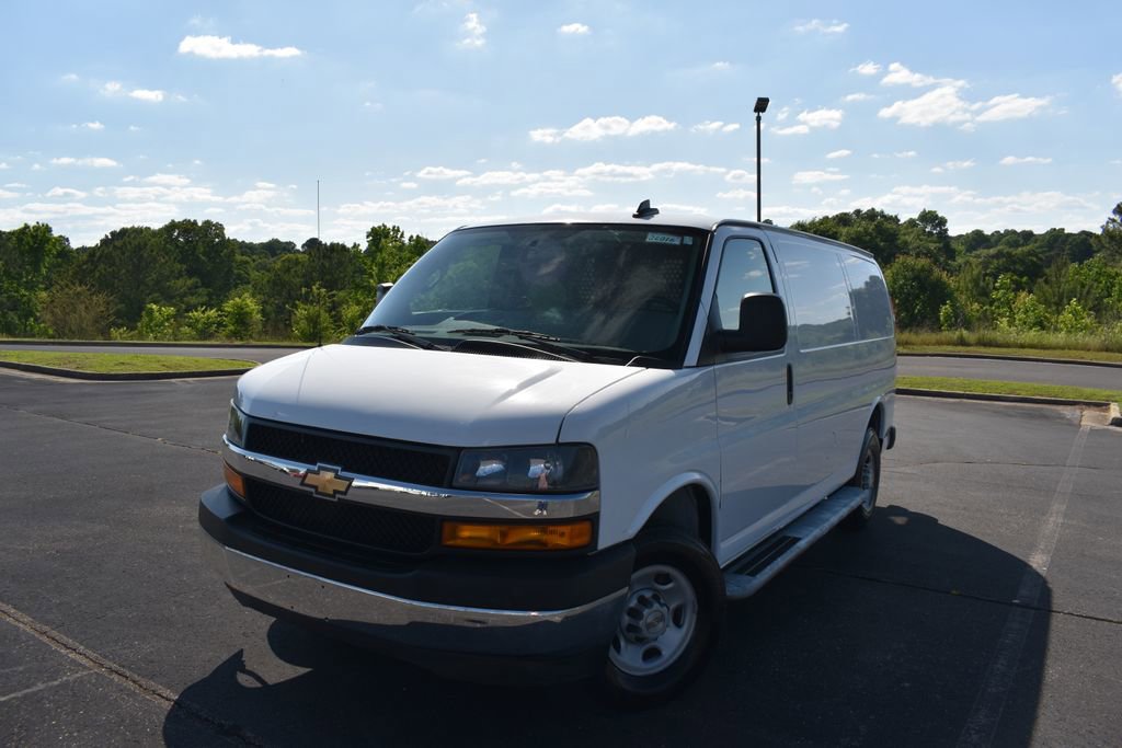 Used 2024 Chevrolet Express 2500 w/ Driver Convenience Package RWD image 5