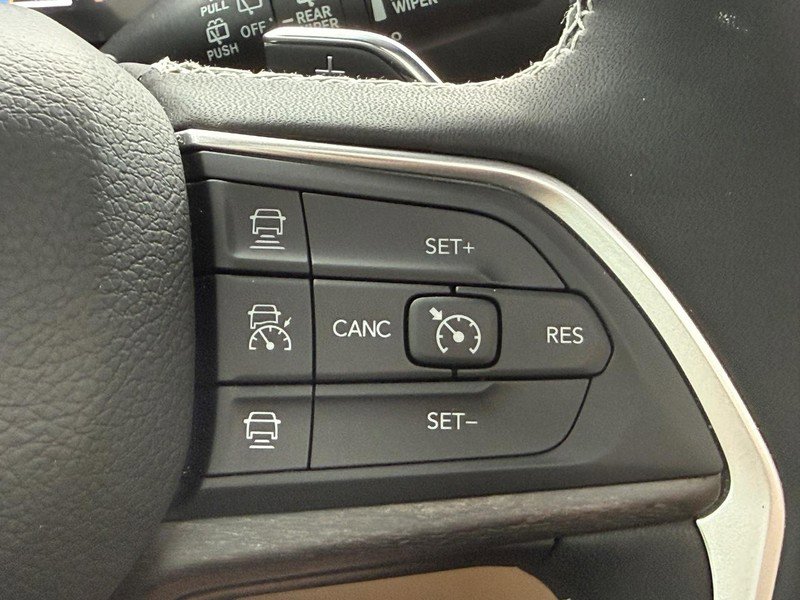 Used 2025 Jeep Grand Cherokee Limited w/ Luxury Tech Group II image 15