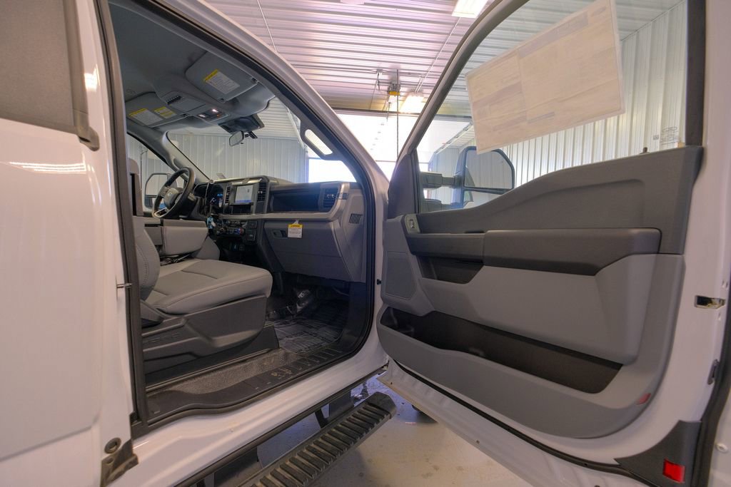 New 2025 Ford F250 XL w/ XL Chrome Package image 19