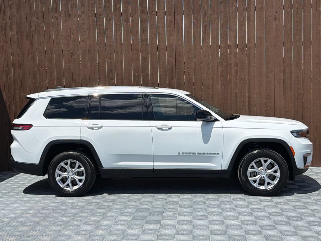 Used 2023 Jeep Grand Cherokee L Limited AWD/4WD image 15