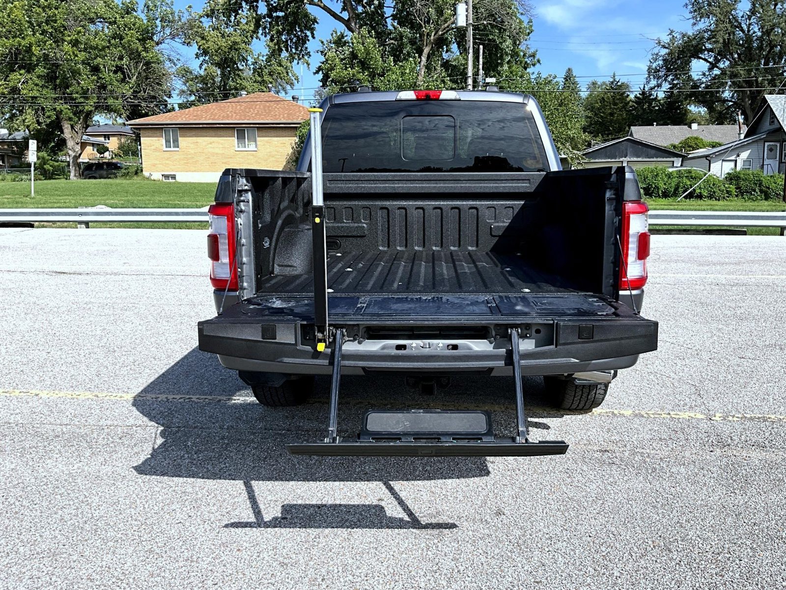Used 2022 Ford F150 Lariat w/ Equipment Group 502A High AWD/4WD image 9