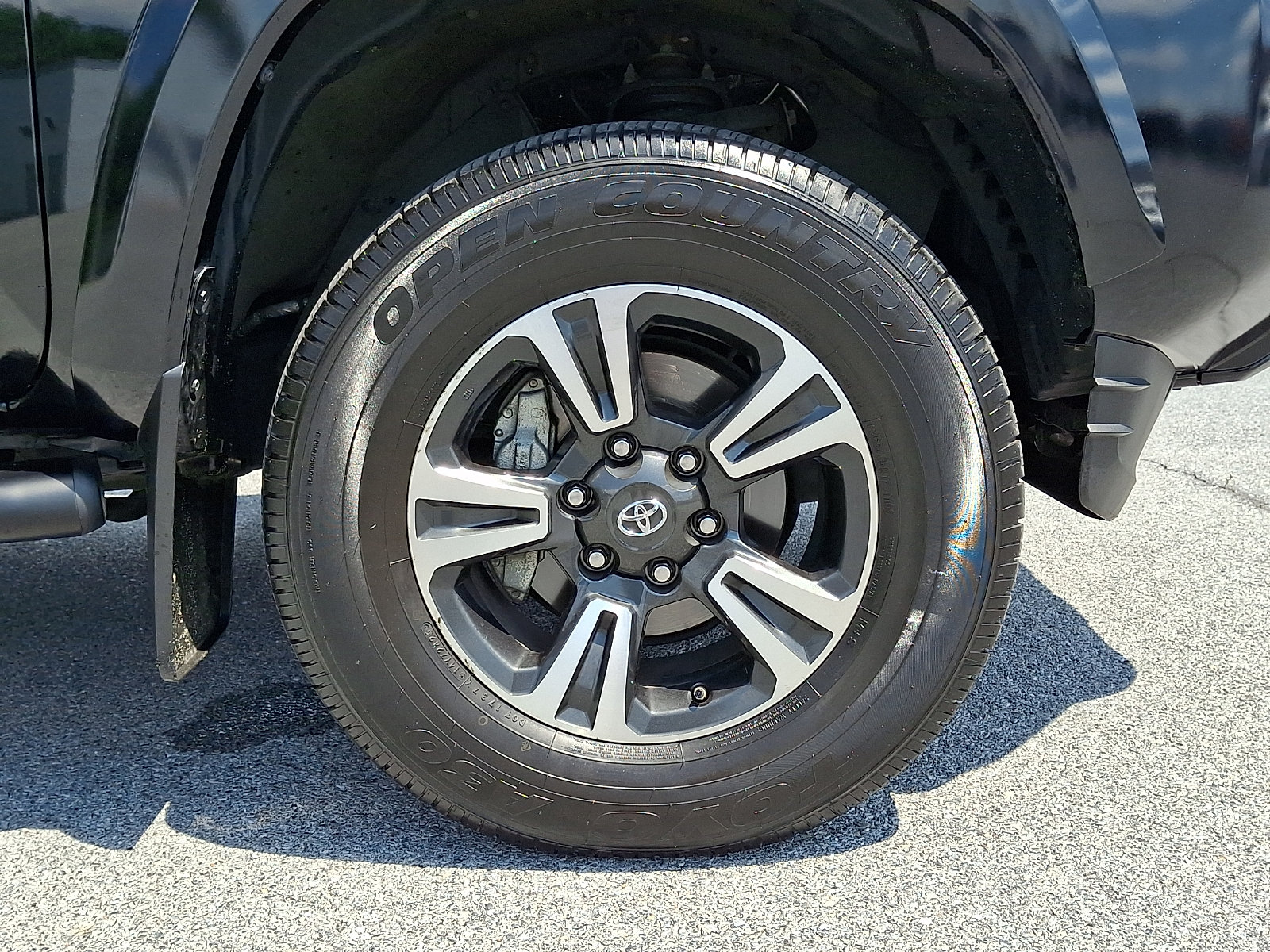 Used 2019 Toyota Tacoma TRD Sport w/ TRD Premium Sport Package AWD/4WD image 9
