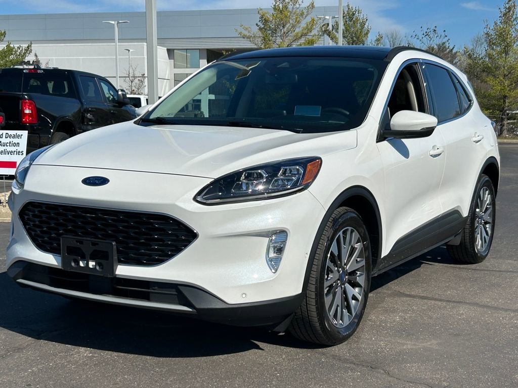 Used 2020 Ford Escape Titanium w/ Titanium Premium Package 2.0 image 3