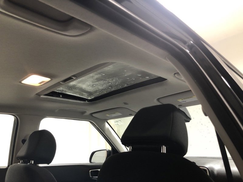 Used 2023 Hyundai Venue SEL image 12