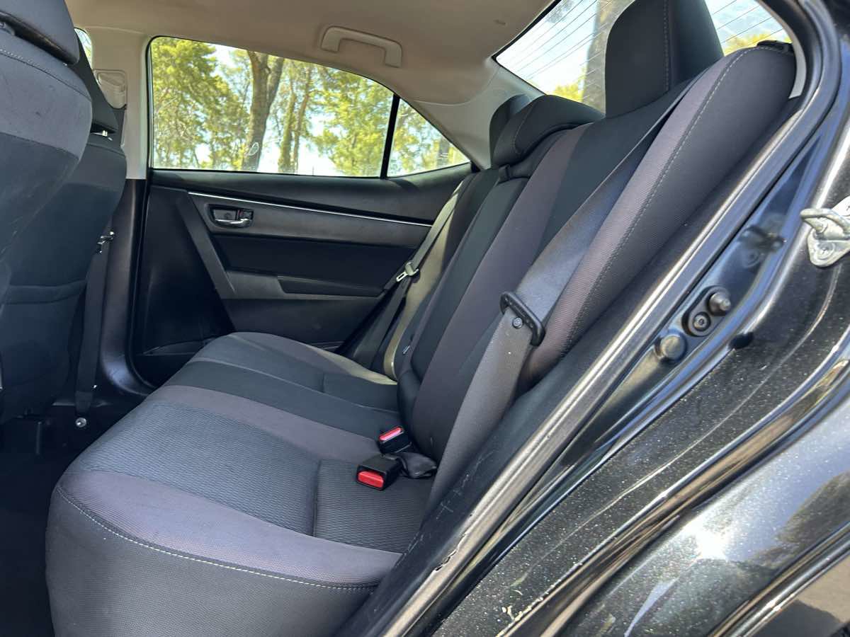 Used 2018 Toyota Corolla LE FWD image 23