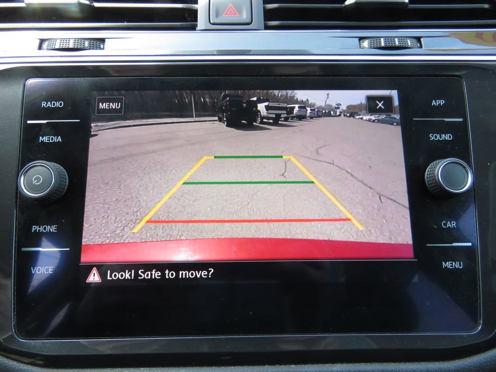 Used 2020 Volkswagen Tiguan SE w/ Panoramic Sunroof Package AWD/4WD image 24