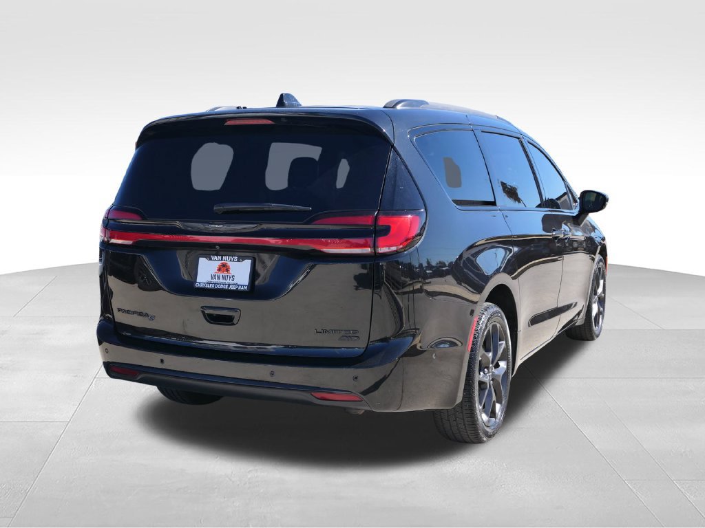 Certified 2022 Chrysler Pacifica Limited w/ Uconnect Theater Family Group AWD/4WD image 3