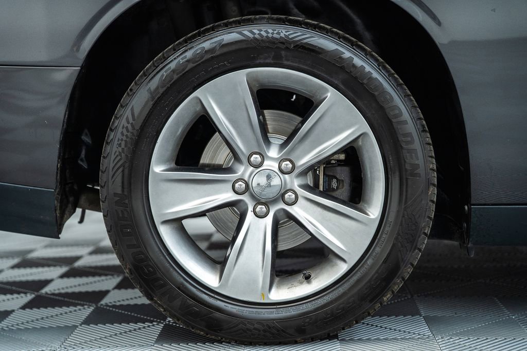 Used 2015 Dodge Challenger SXT RWD image 15