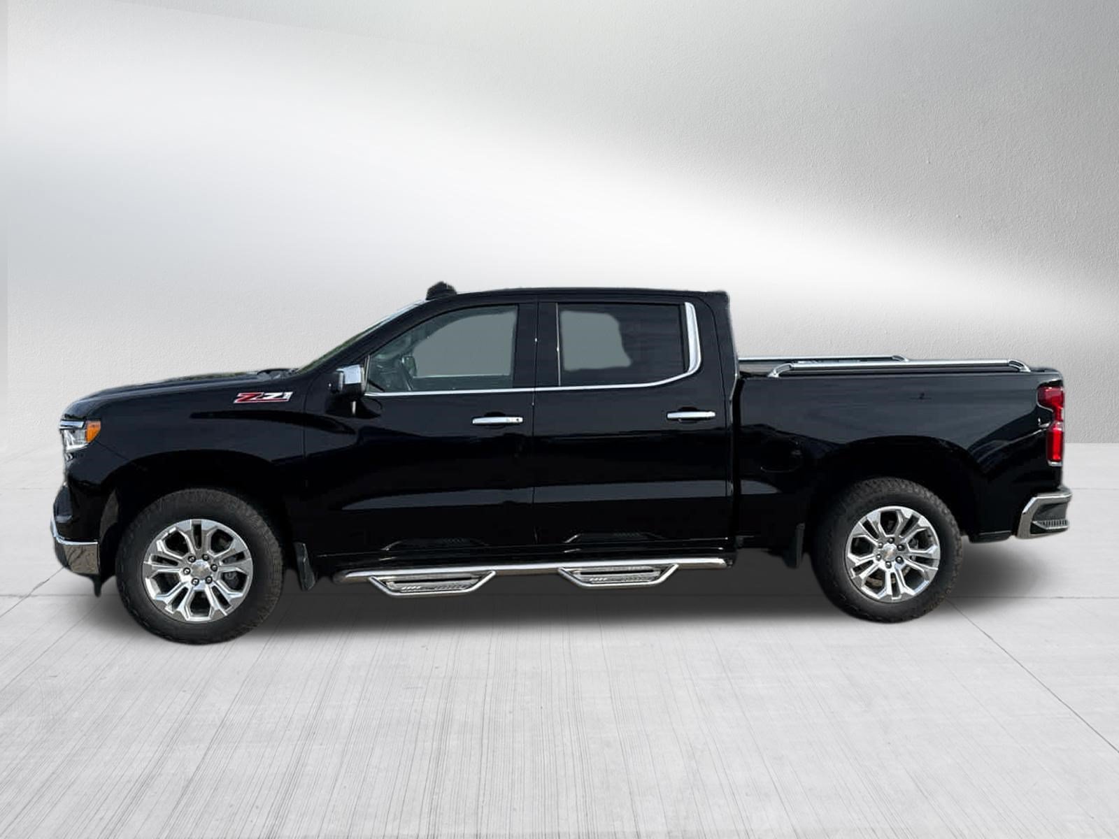 Used 2024 Chevrolet Silverado 1500 LTZ w/ LTZ Premium Package AWD/4WD image 4