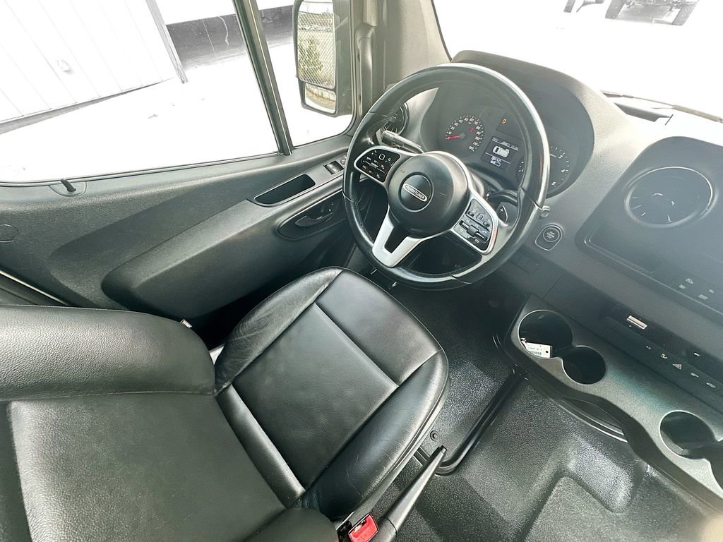 Used 2019 Freightliner Sprinter 144 RWD image 9