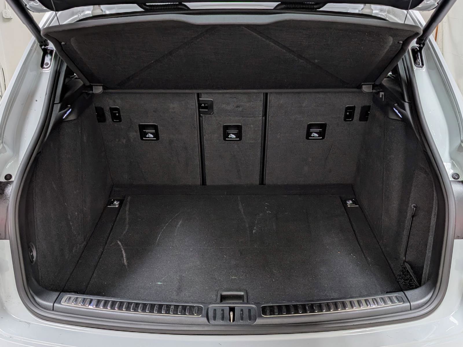 Used 2025 Porsche Macan image 21