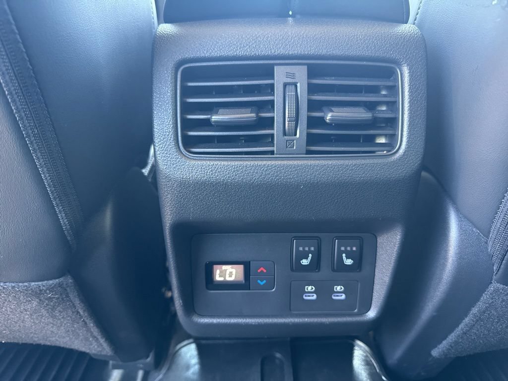 Used 2025 Nissan Rogue Platinum w/ Tech Package AWD/4WD image 29