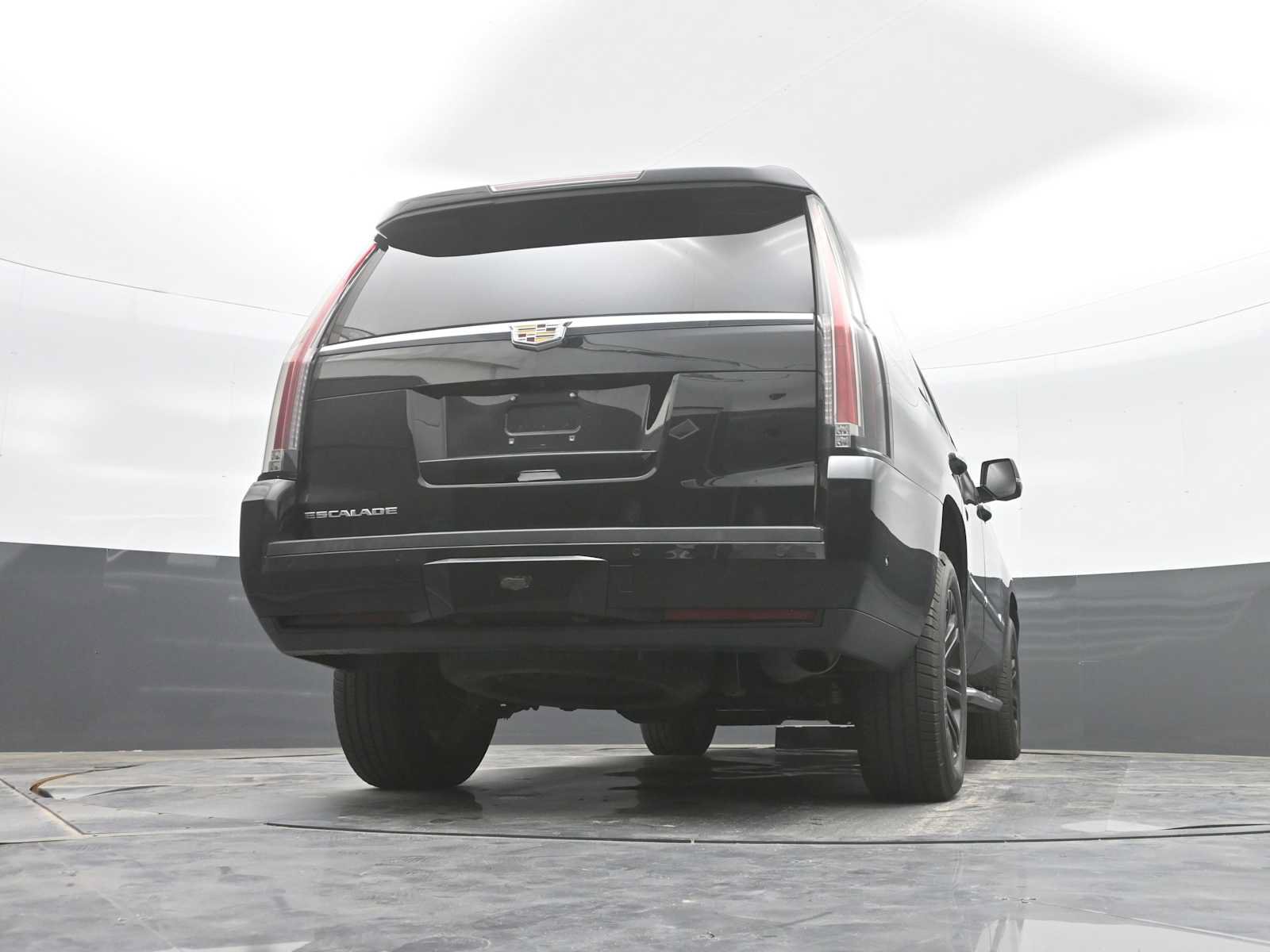 Used 2018 Cadillac Escalade 4WD image 35