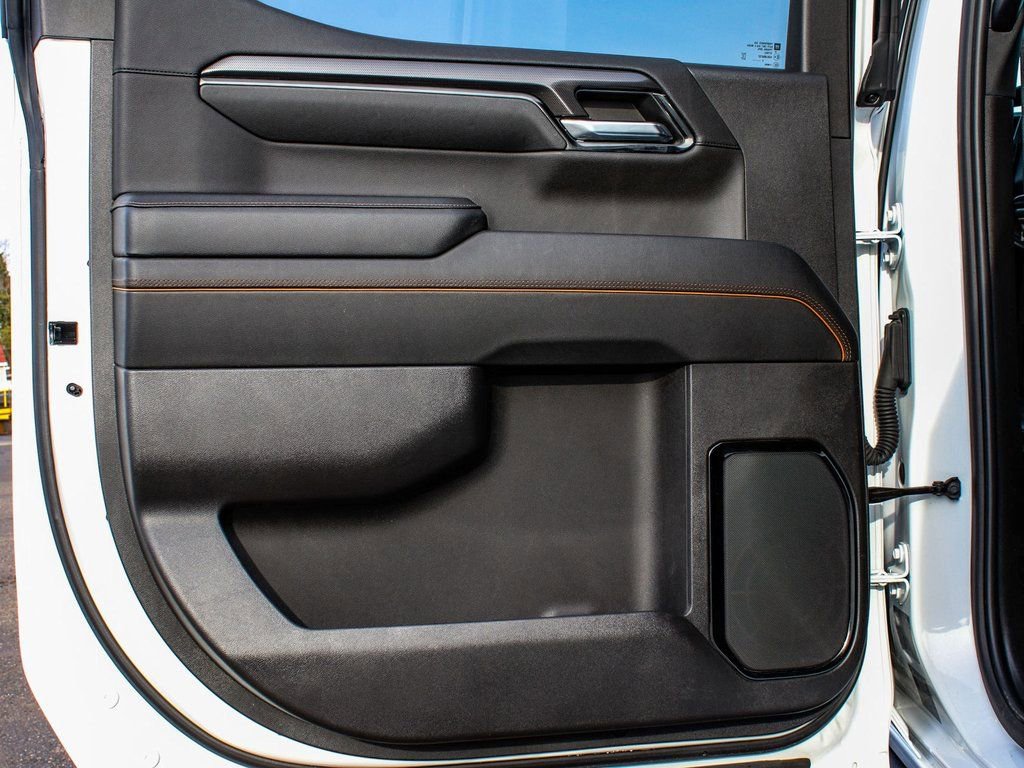 Used 2024 GMC Sierra 1500 AT4 w/ Technology Package image 11