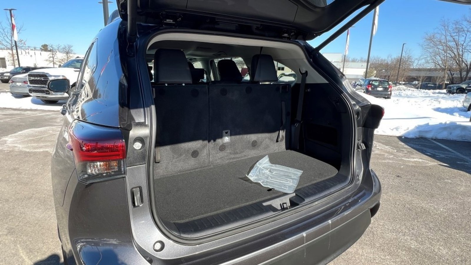 Used 2024 Toyota Highlander XLE image 33