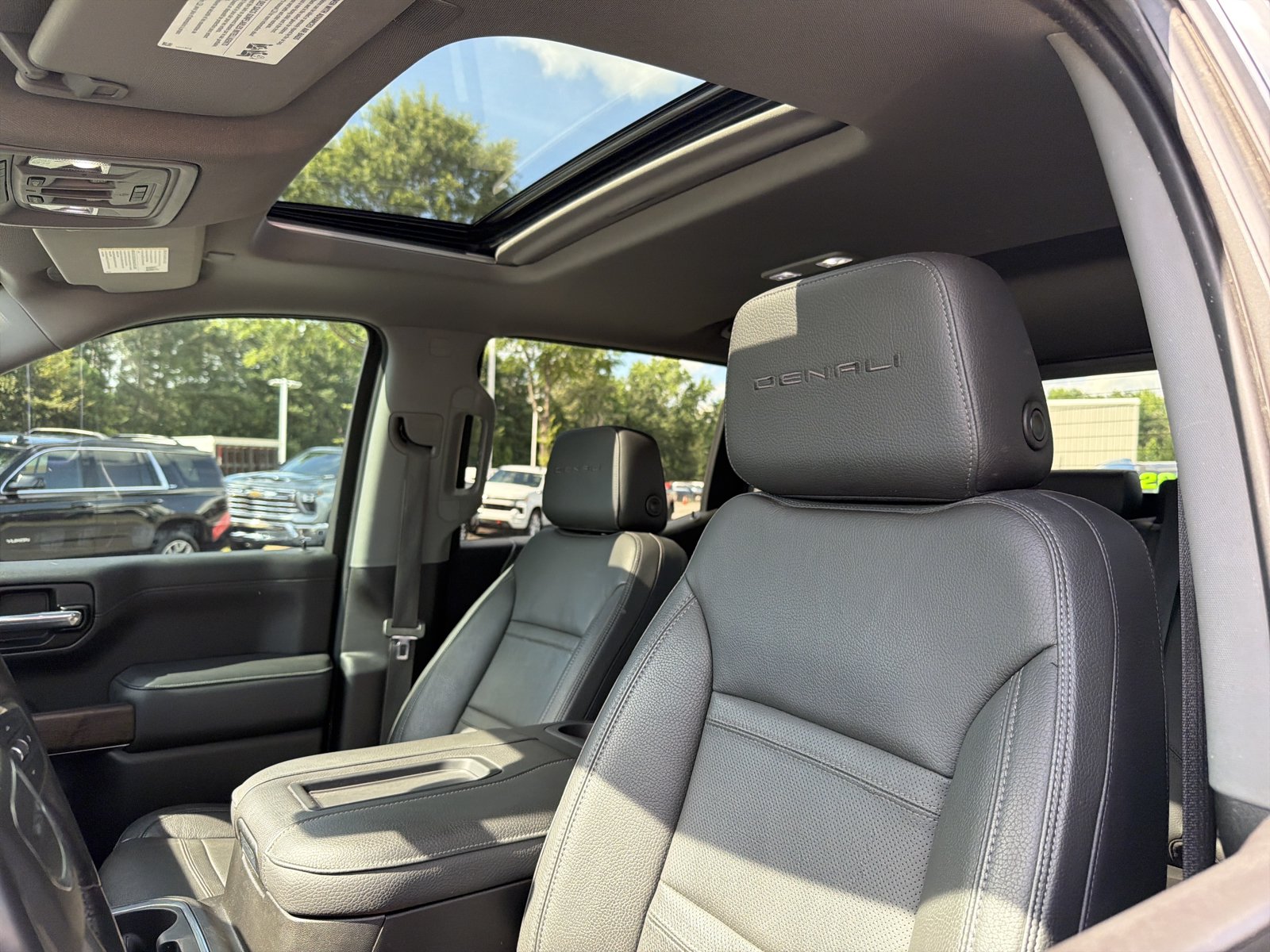 Used 2021 GMC Sierra 1500 Denali w/ Denali Ultimate Package AWD/4WD image 28