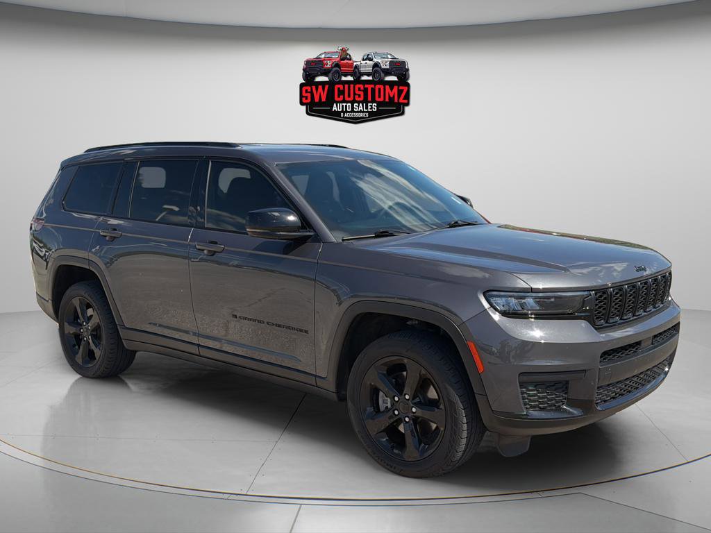 Used 2023 Jeep Grand Cherokee L Laredo image 1