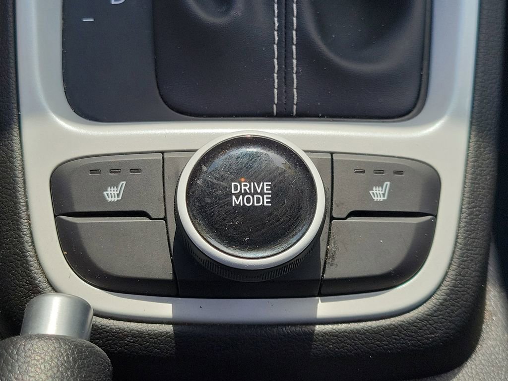 Used 2023 Hyundai Venue Limited FWD image 28