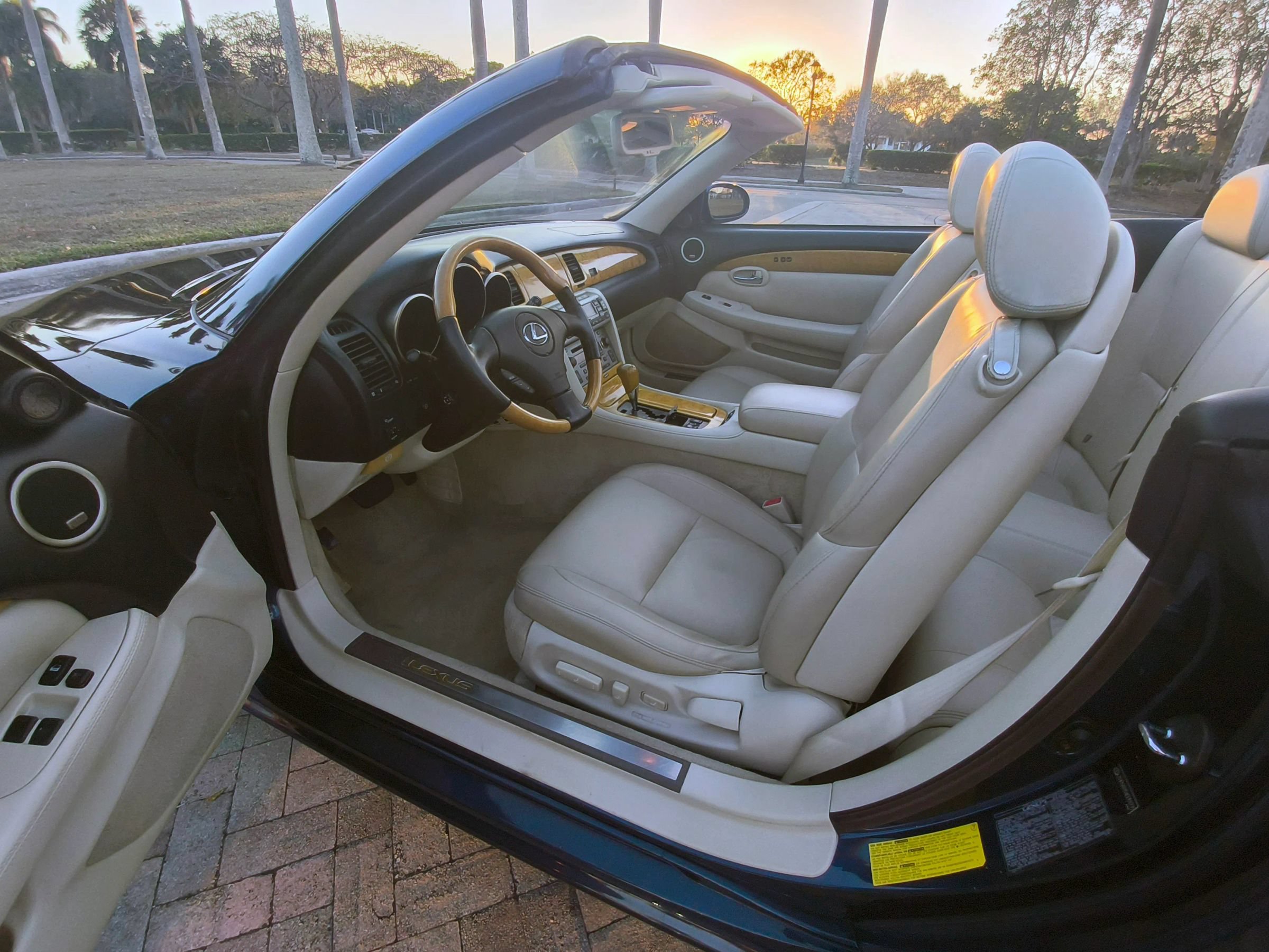 Used 2004 Lexus SC 430 Convertible RWD image 4