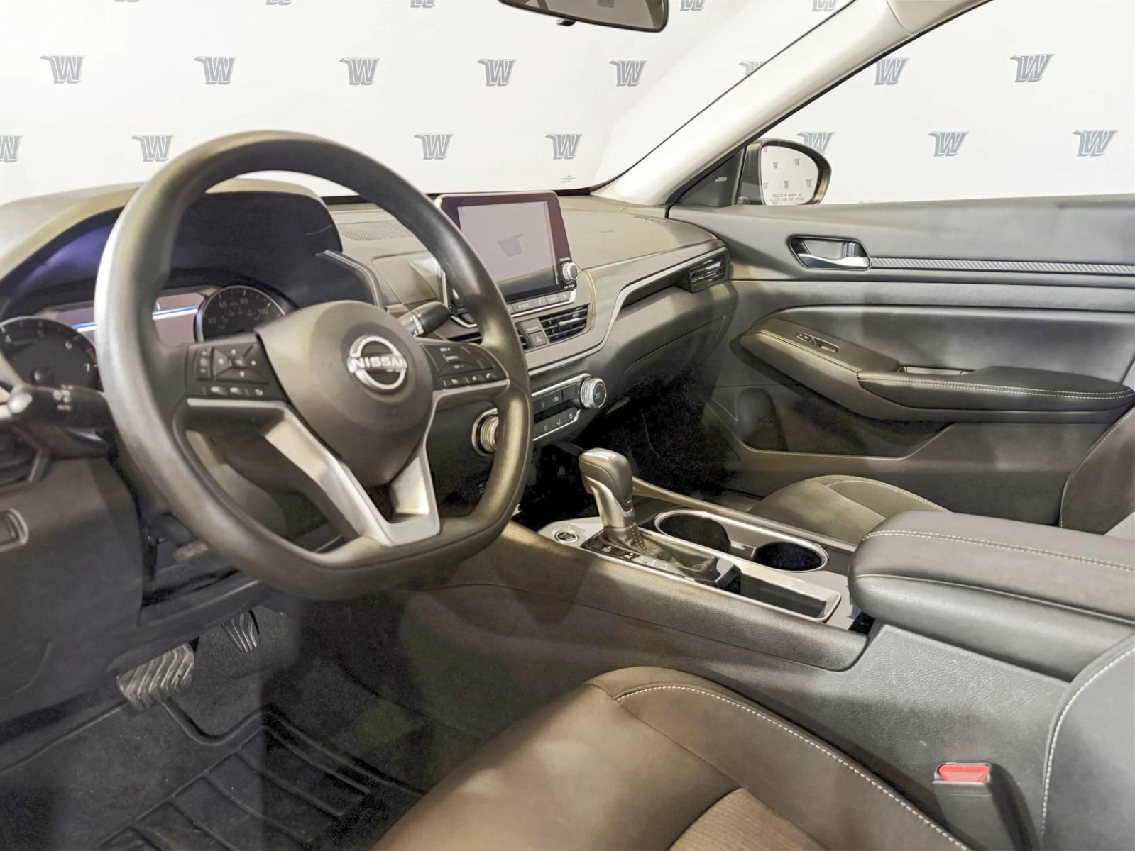 Used 2024 Nissan Altima 2.5 SV FWD image 10