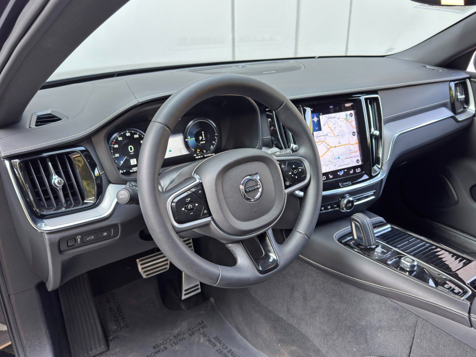 Used 2022 Volvo S60 T8 R-Design w/ Climate Package AWD/4WD image 14