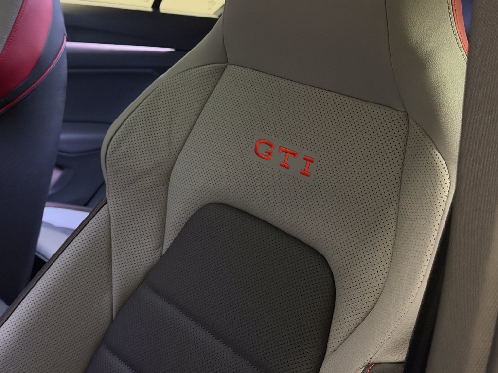 New 2026 Volkswagen GTI SE FWD image 12
