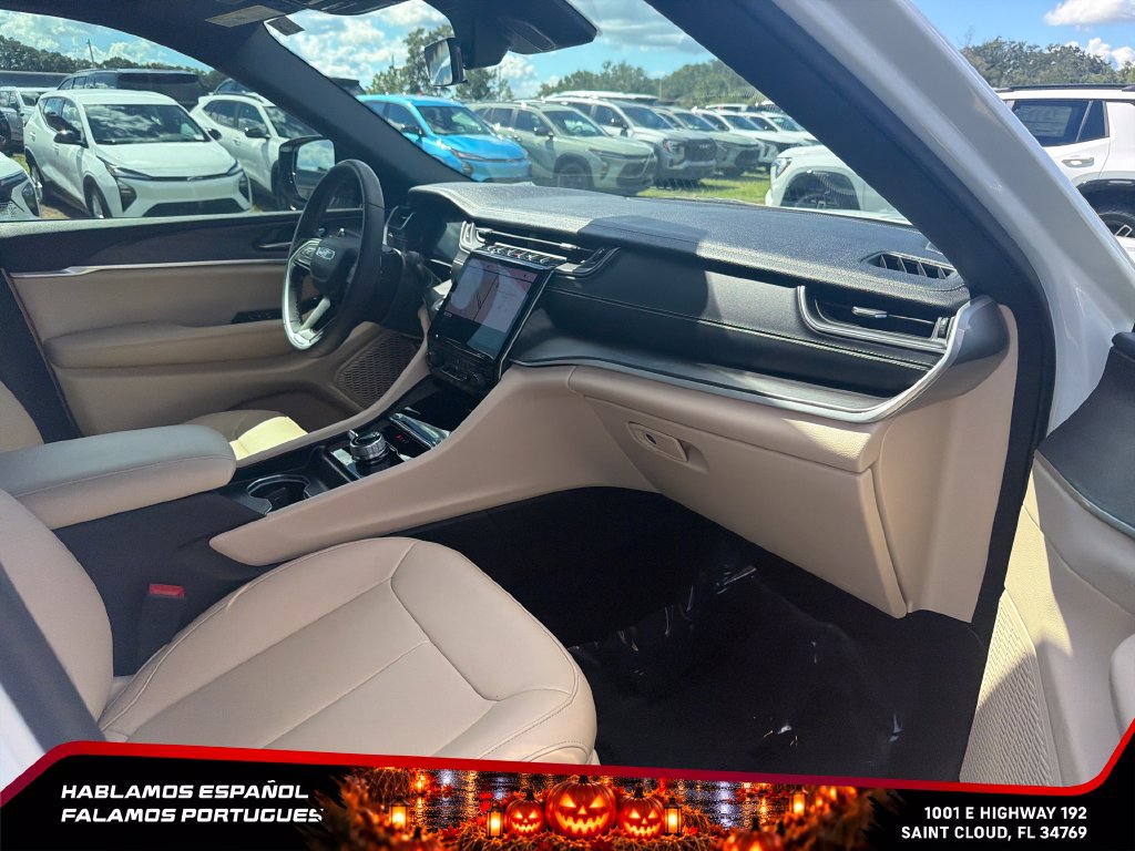 Used 2025 Jeep Grand Cherokee L Limited w/ Trailer Tow Package AWD/4WD image 30