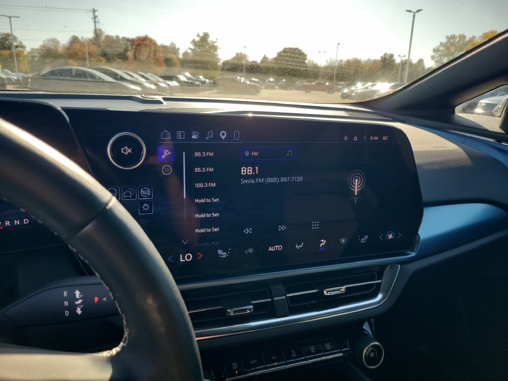Certified 2025 Chevrolet Equinox EV LT AWD/4WD image 19