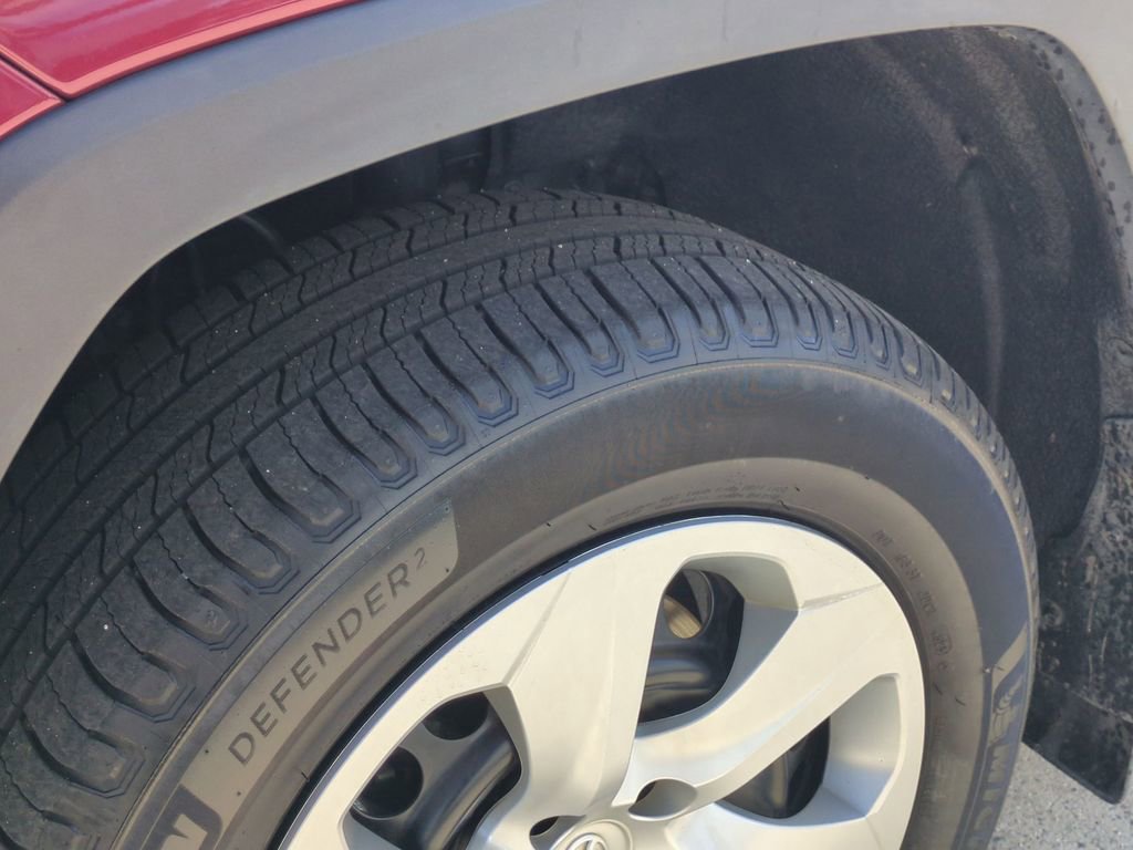 Used 2021 Toyota RAV4 LE image 12