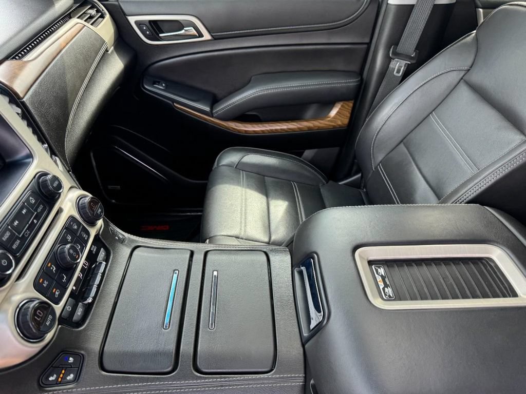 Used 2020 GMC Yukon Denali w/ Denali Ultimate Package RWD image 15