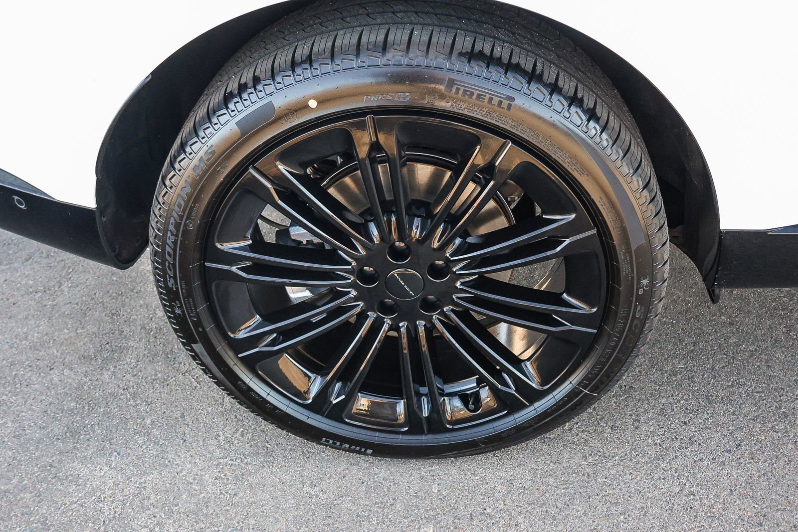 New 2026 Land Rover Range Rover SE image 13