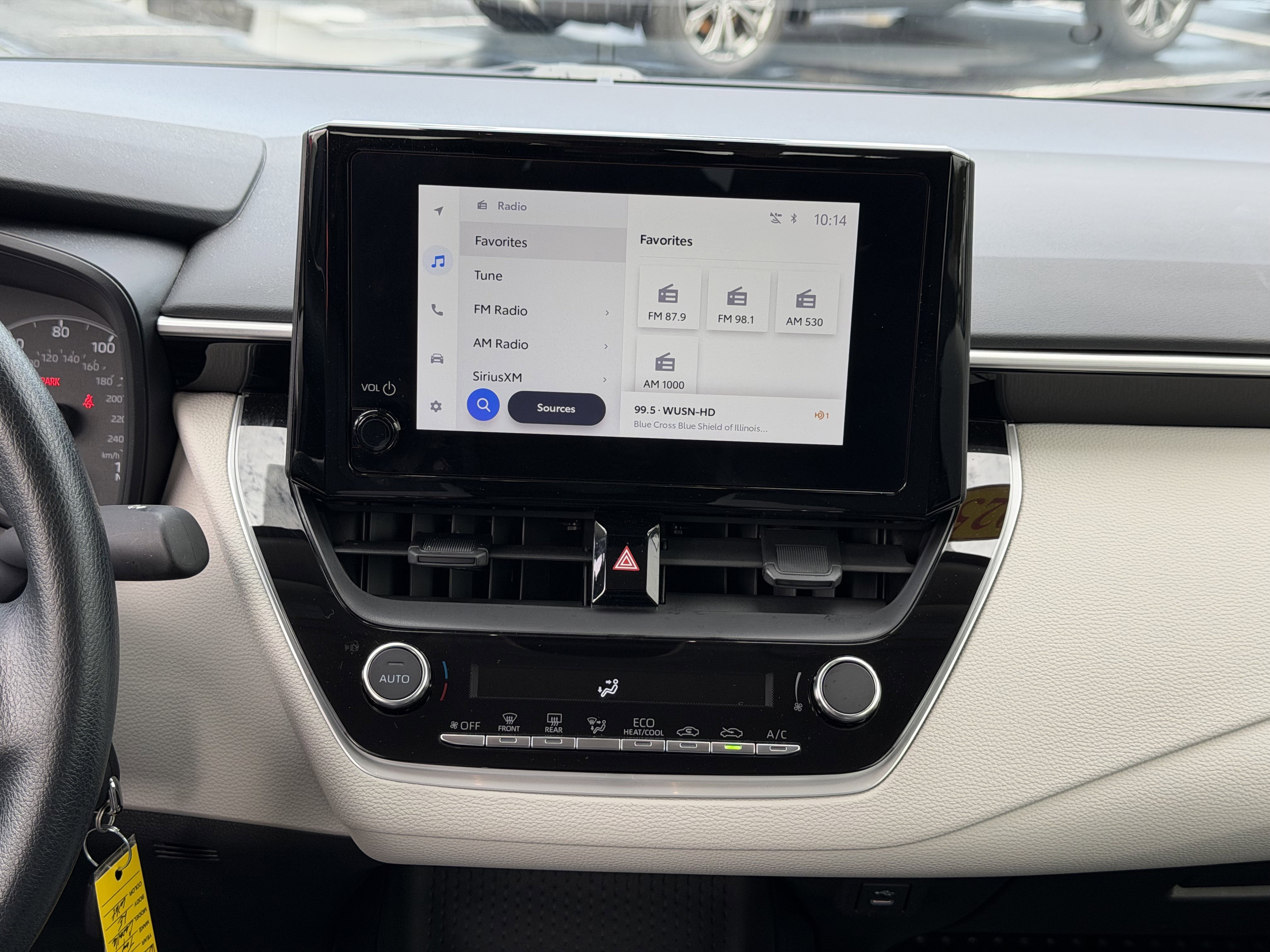 Used 2025 Toyota Corolla LE image 3