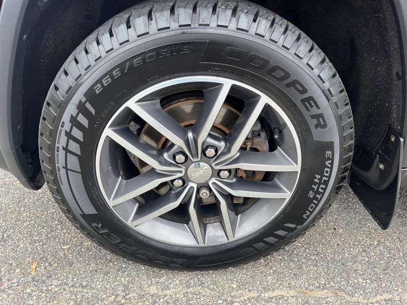 Used 2018 Jeep Grand Cherokee Limited image 6