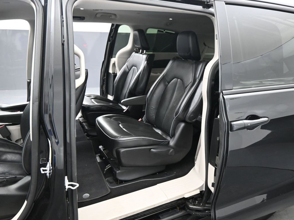 Used 2018 Chrysler Pacifica Limited w/ Advanced Safetytec Group image 18