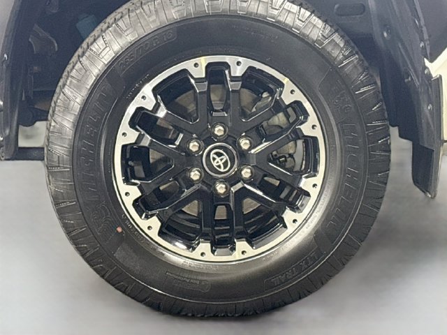 Used 2025 Toyota Tundra SR5 w/ TRD Off-Road Package AWD/4WD image 31