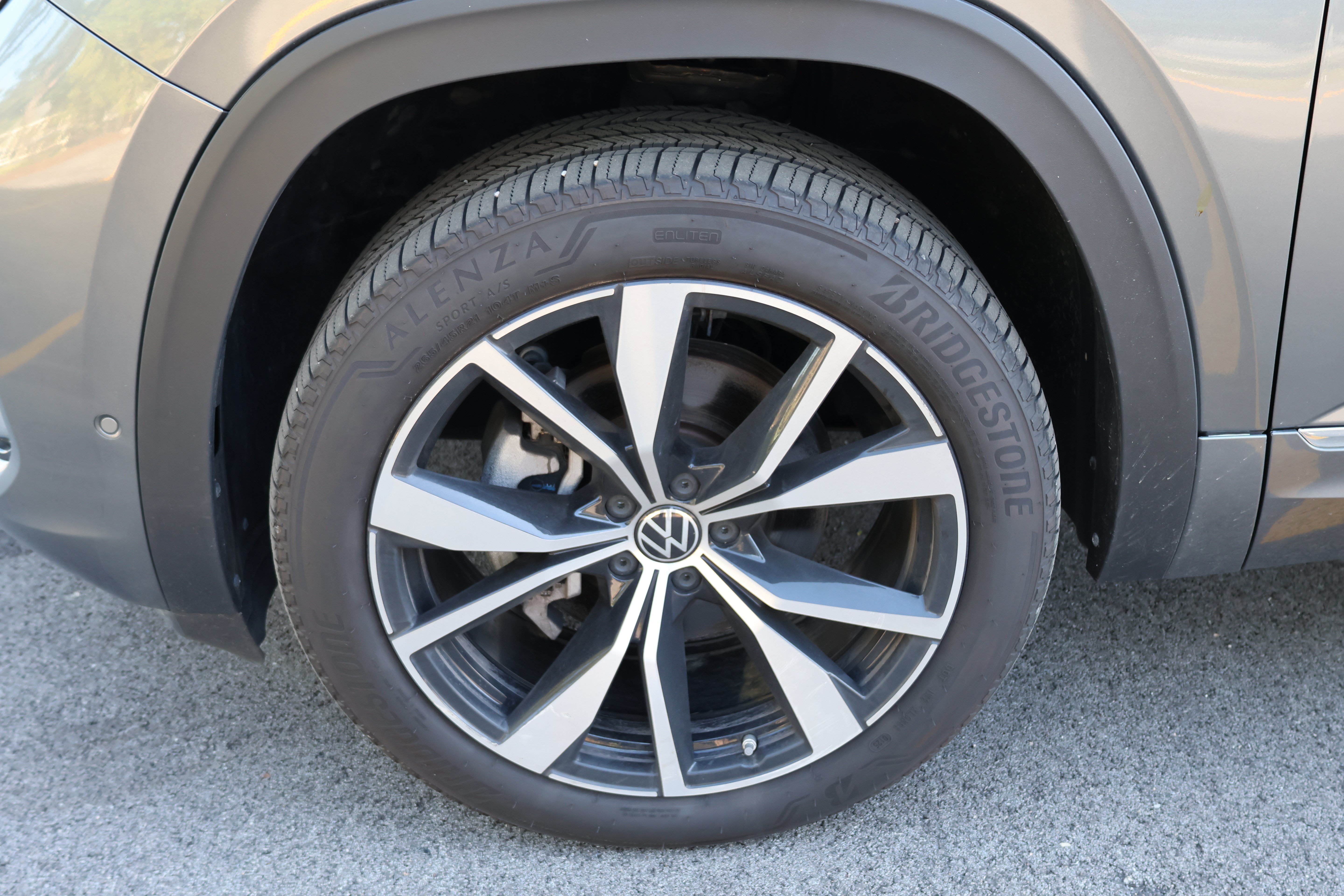 Used 2025 Volkswagen Atlas Cross Sport SEL Premium R-Line AWD/4WD image 10