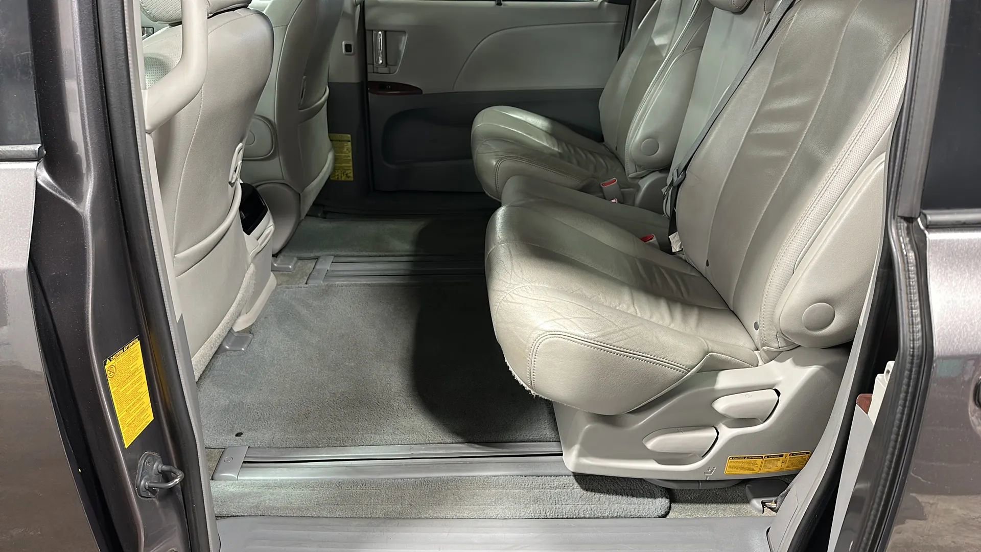 Used 2014 Toyota Sienna XLE FWD image 11
