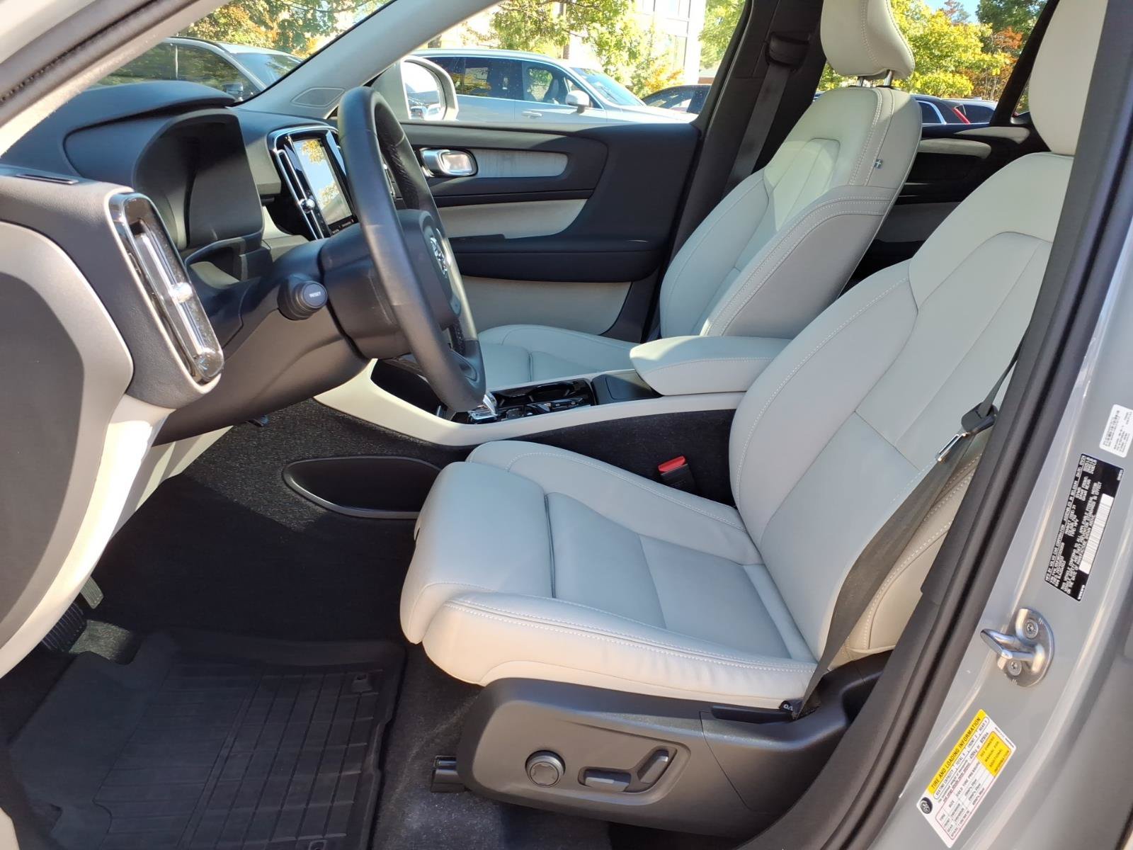 Certified 2024 Volvo XC40 B5 Ultimate w/ Protection Package Premier AWD/4WD image 18