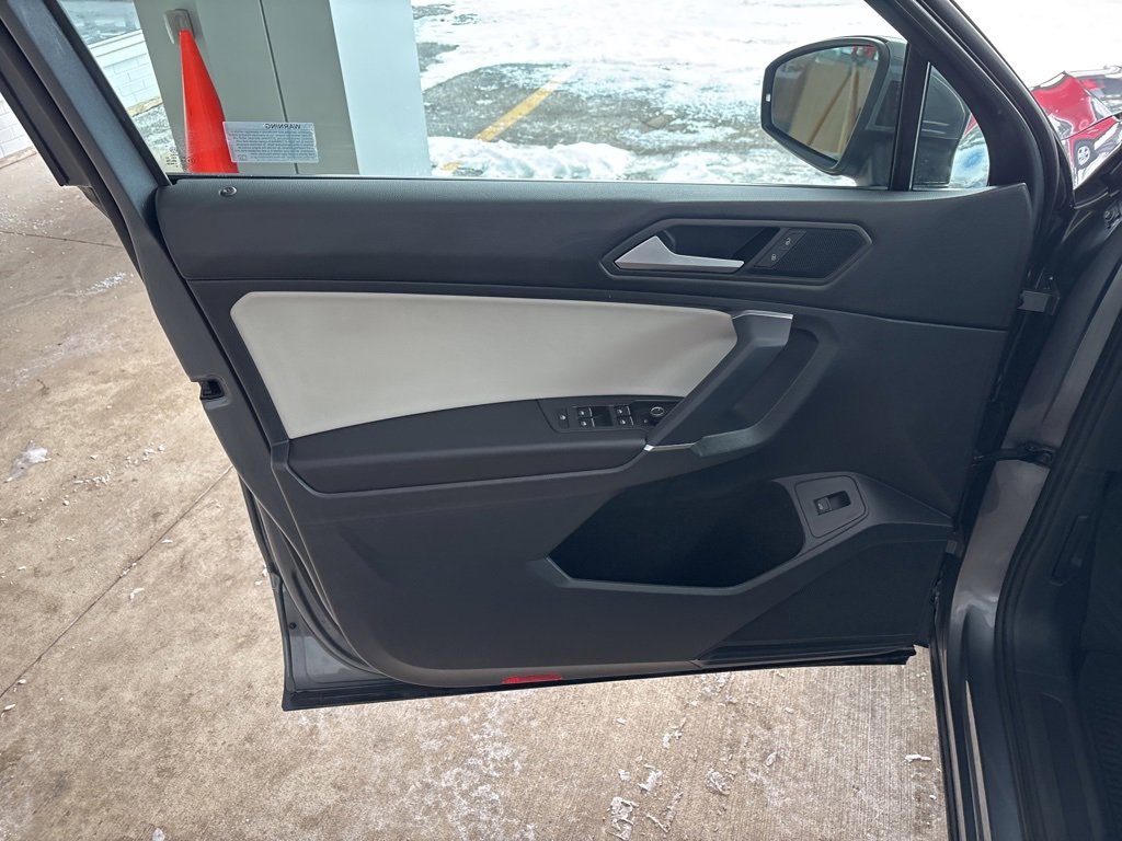 Used 2020 Volkswagen Tiguan SEL image 6